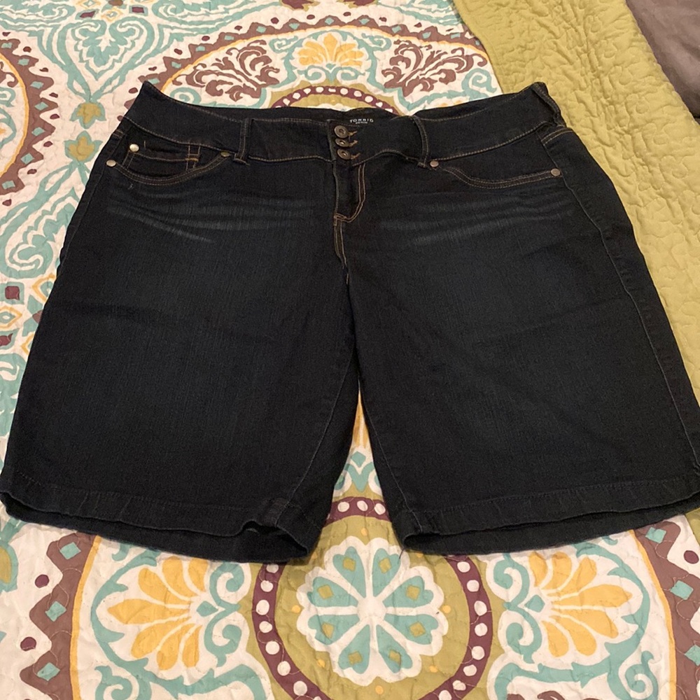 Torrid Bermuda dark wash Jegging shorts